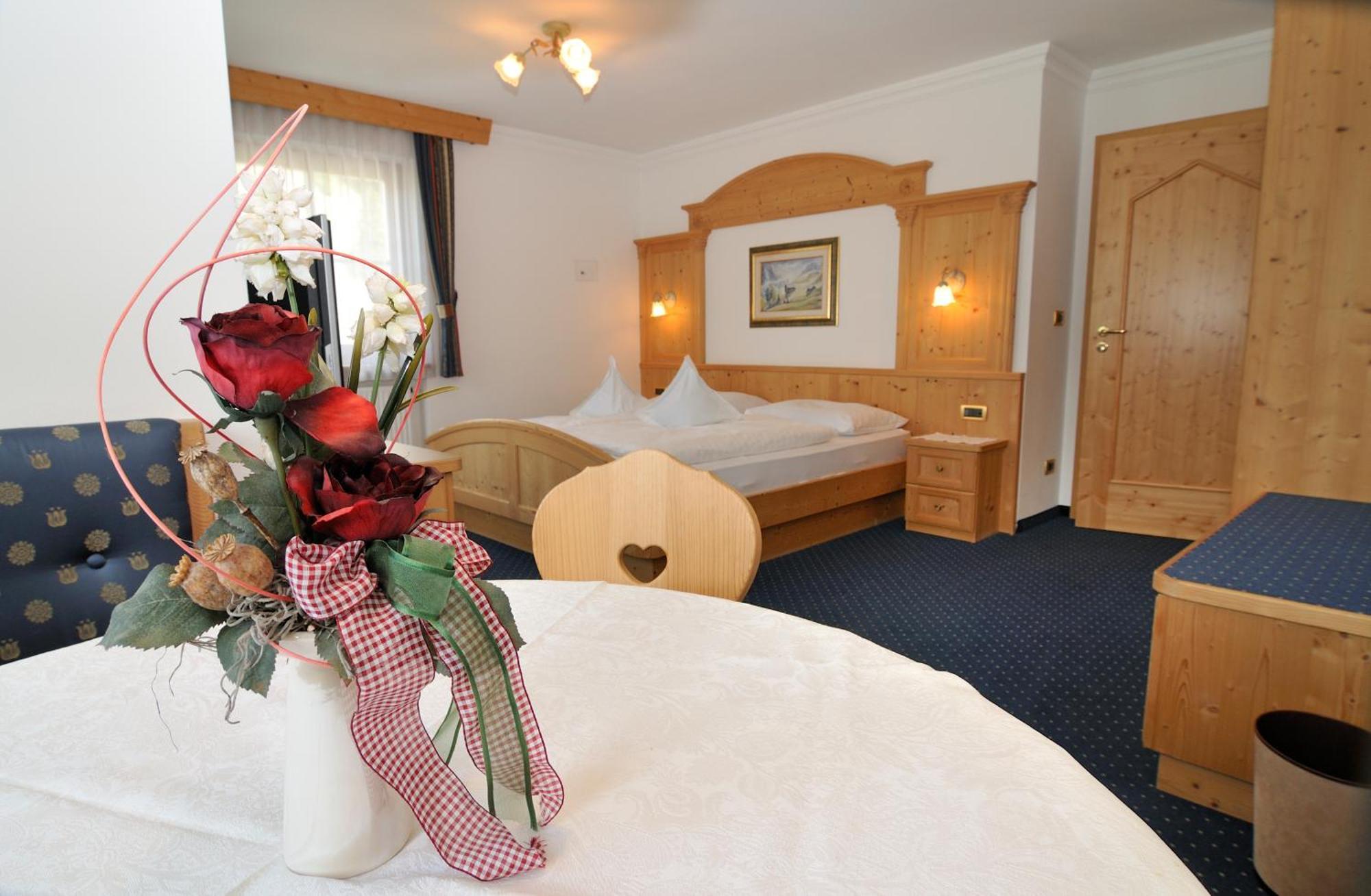 Garni Hotel Iris 셀바디발가르디나 외부 사진