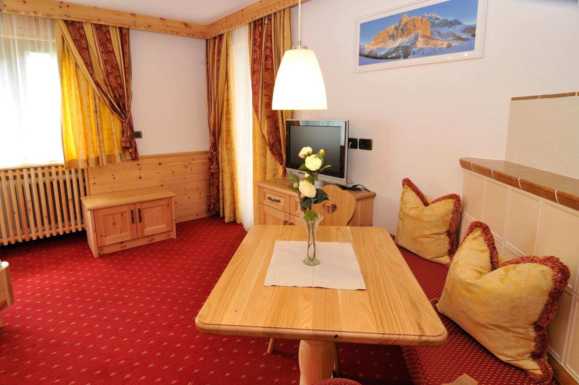 Garni Hotel Iris 셀바디발가르디나 외부 사진